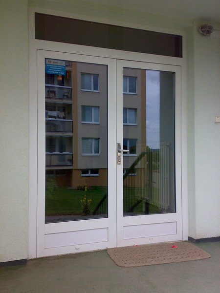 Vstupní dveře, Praha 9, rok realizace 2007