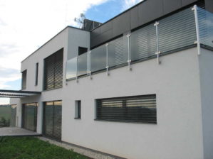 Rodinný dům Ostrava, rok realizace 2013, realizace hliníkových oken, dveří, žaluzií, opláštění cembonitem, zábradlí